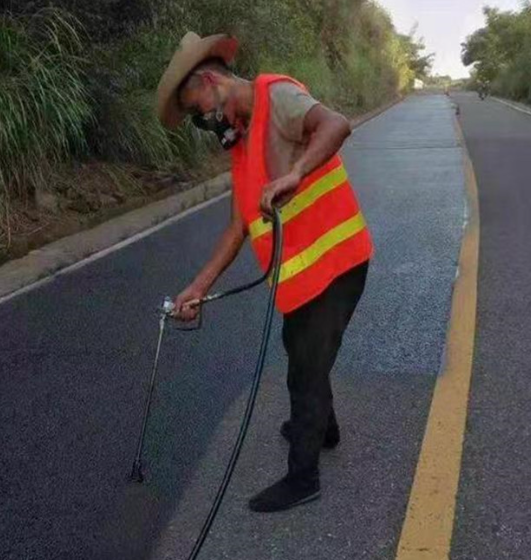 可克达拉路面喷涂翻新彩色步道施工方案